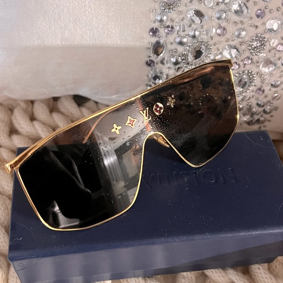 Authentic LV sunglasses never worn - Picture 1 of 5